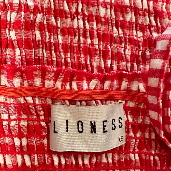 LIONESS, HAVANA SMOCKED MINI DRESS IN RED GINGHAM. SIZE XS - Picture 6 of 7